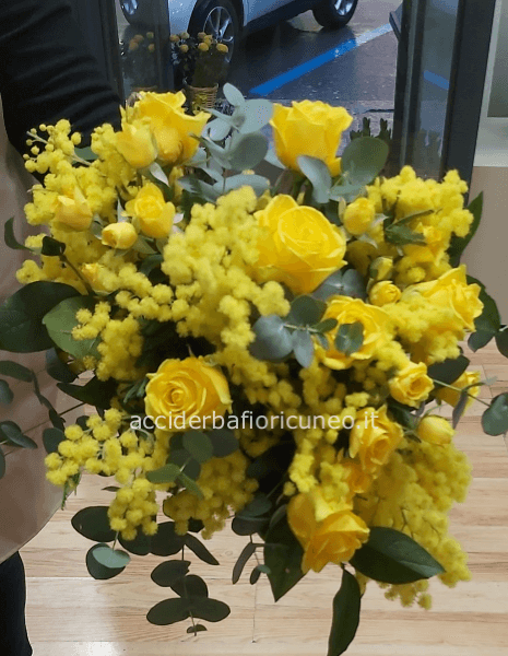 Bouquet Rose Gialle E Mimosa 